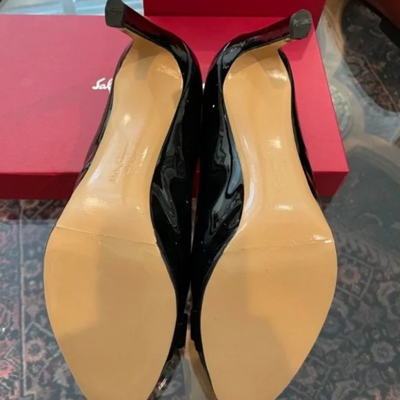 Authentic Ferragamo Pimpa Heels With Vara Bow - Picture 8 of 10